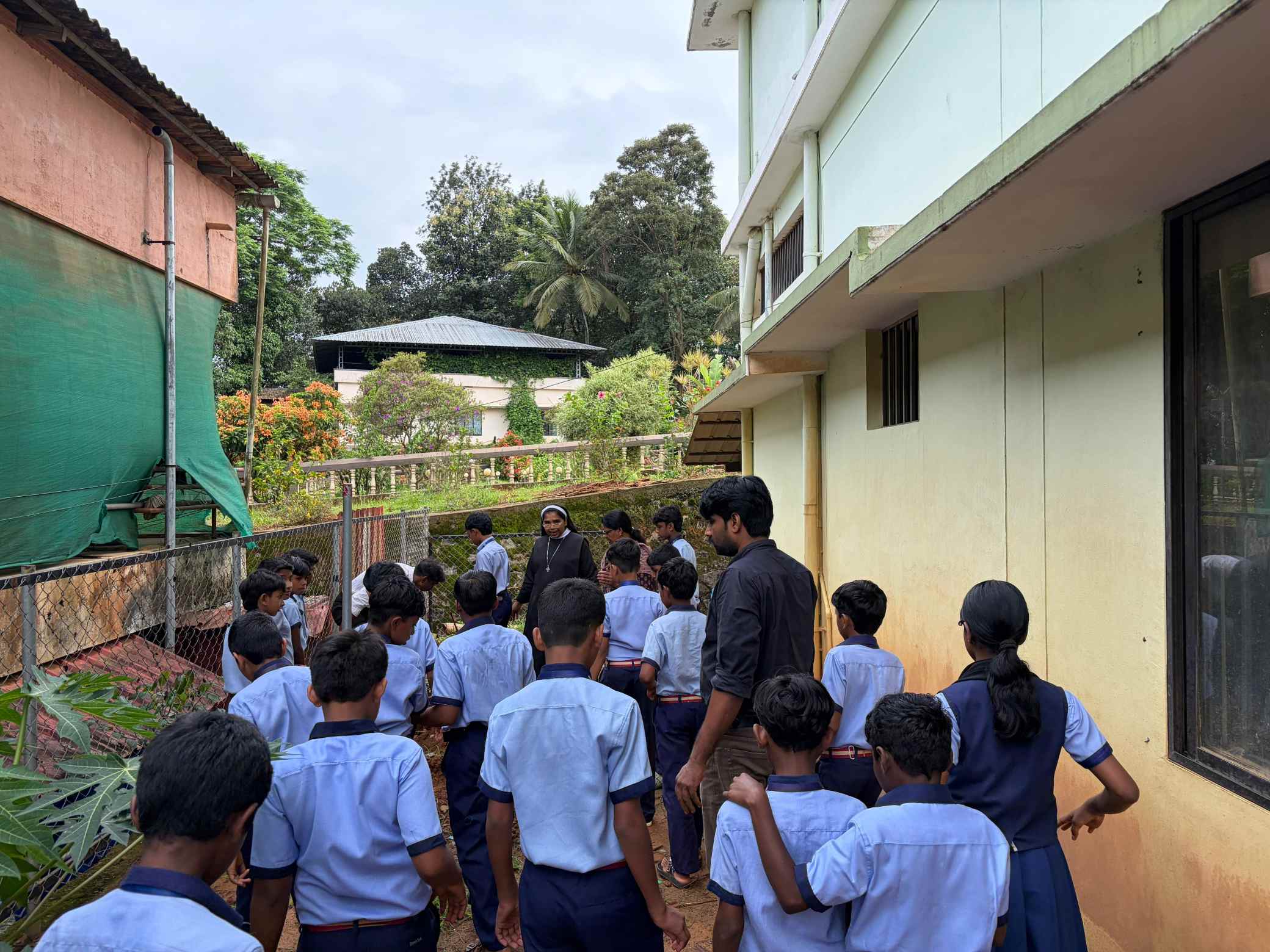 DWARAKA AUP SCHOOL NALLOORNAD